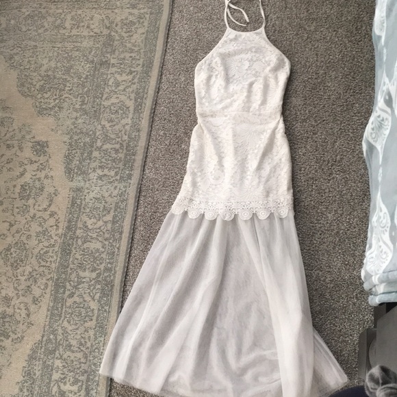 💃🏼EUC White lace halter dress size s(tag gone) - Picture 3 of 9
